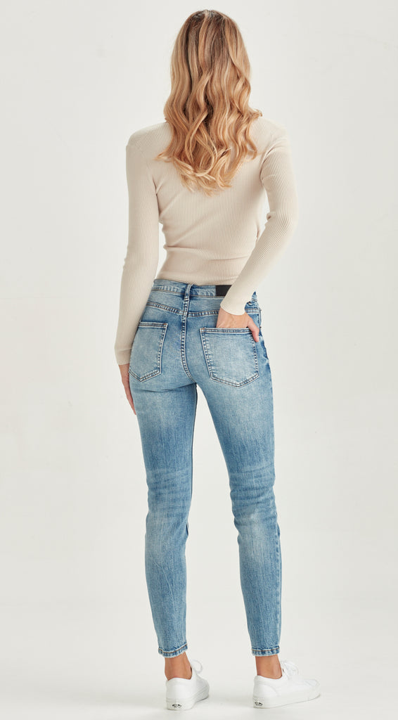 Ripped Boyfriend Jean