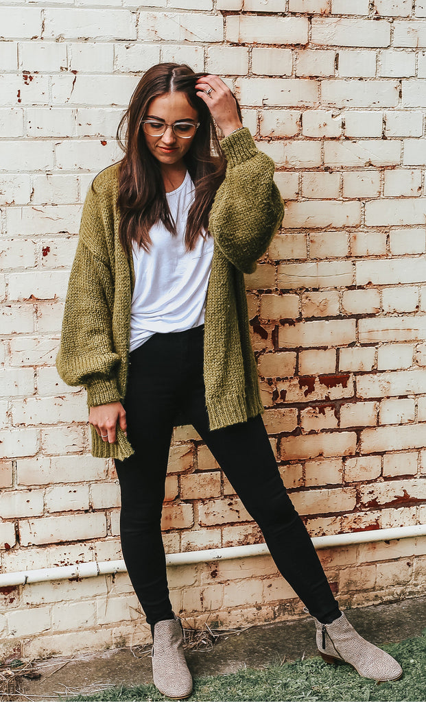 skinny black medium length jean