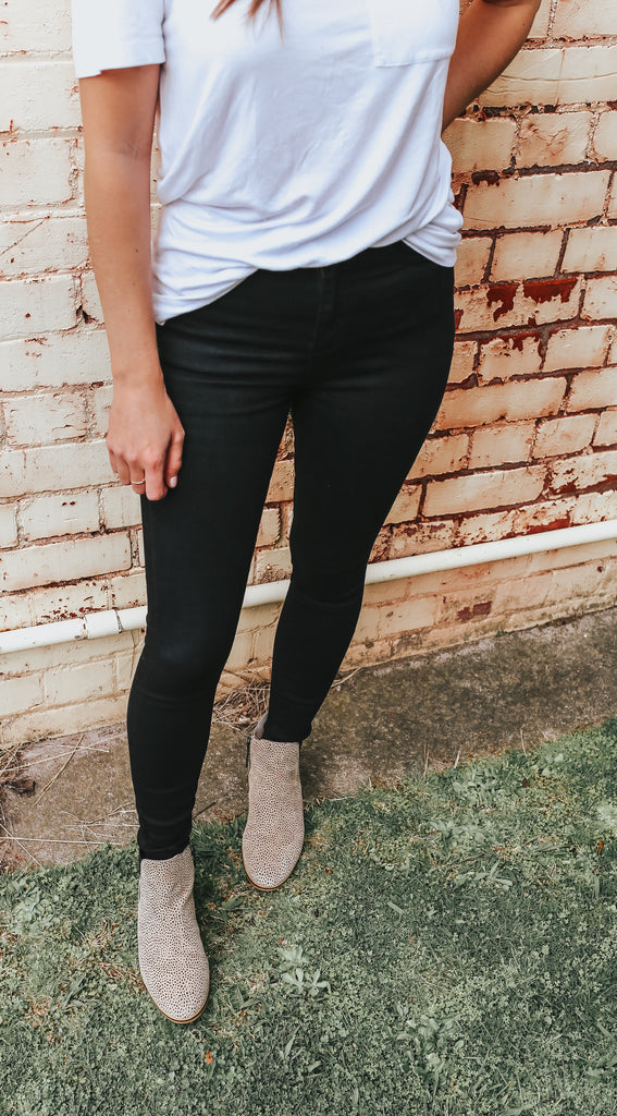 skinny black medium length jean